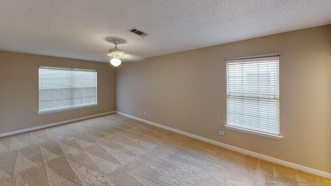 Building Photo - **Reduced rent** $1,880 Spacious 3-Bedroom Home in Prime North Pensacola Location