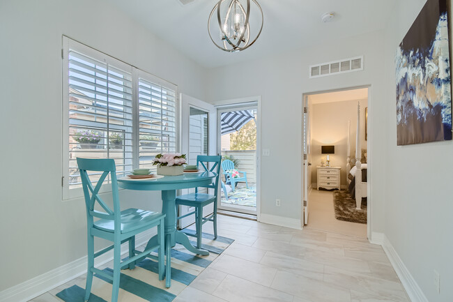 Dining Area - 7343 Lowell Blvd