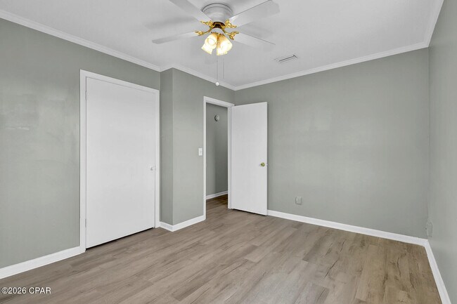 Building Photo - 922 Everitt Ave