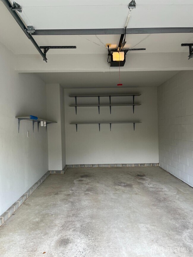 Building Photo - 16 Wisteria Ct