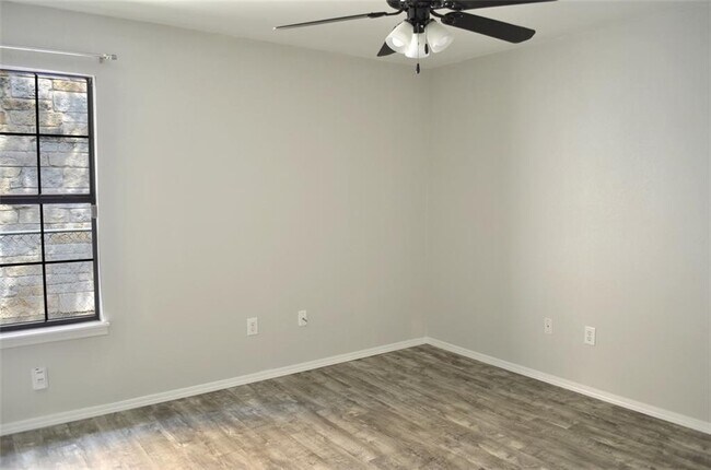 Building Photo - 6400 Santos St