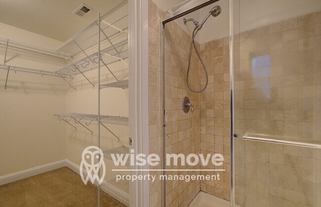 Building Photo - East Vancouver- Beautiful 5 bedroom