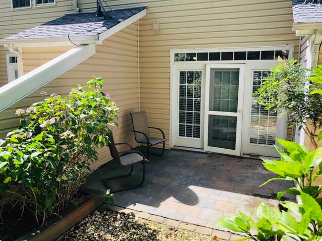 Building Photo - 105 Ross Moore Ave