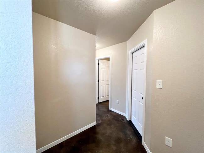 Building Photo - 100 Sandstone Dr