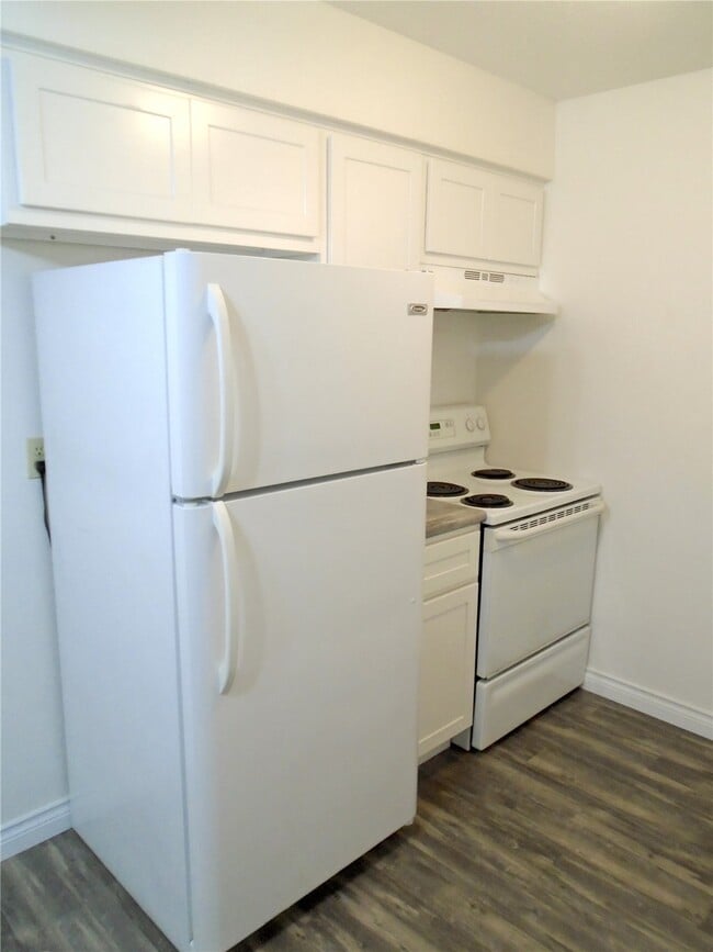 Building Photo - 1002 Apache Dr