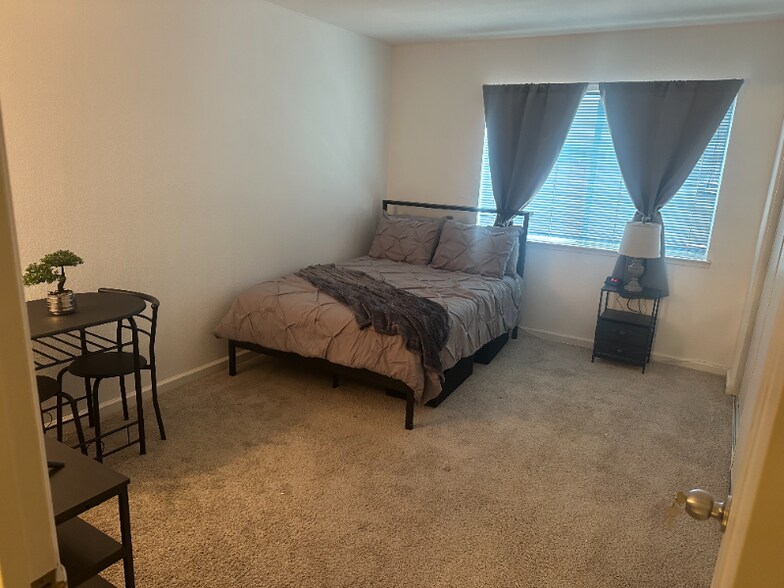 Building Photo - 4437 Rock Island Dr