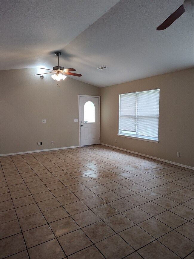 Building Photo - 2282 Danielle Dr