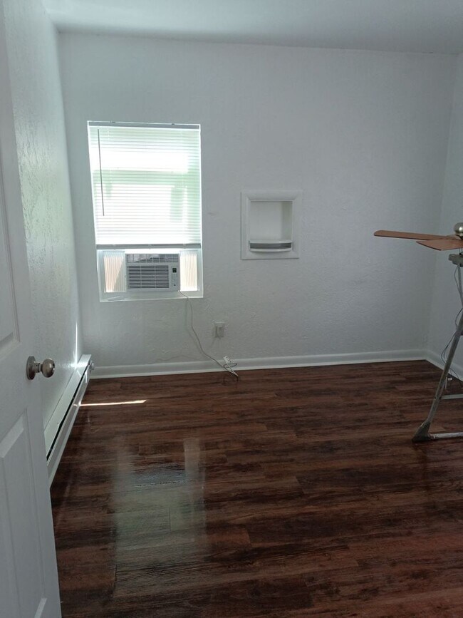 Building Photo - Newly Remodeled 3 Bed / 1 Bath Home with Large Backyard – All Electric!