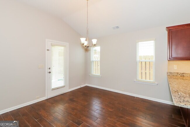 Building Photo - 165 Renford Rd