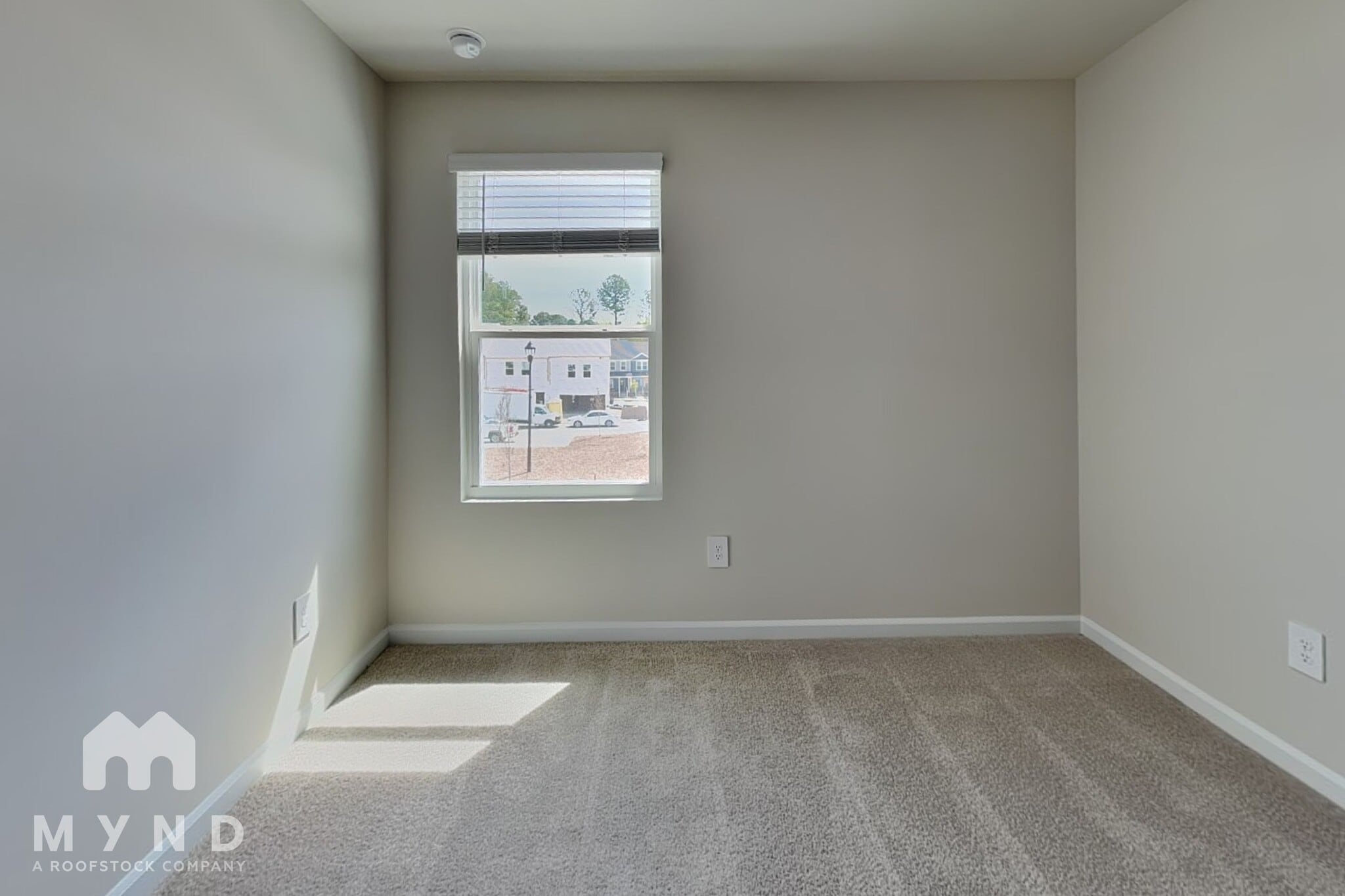 Building Photo - 3512 Rosebush Dr