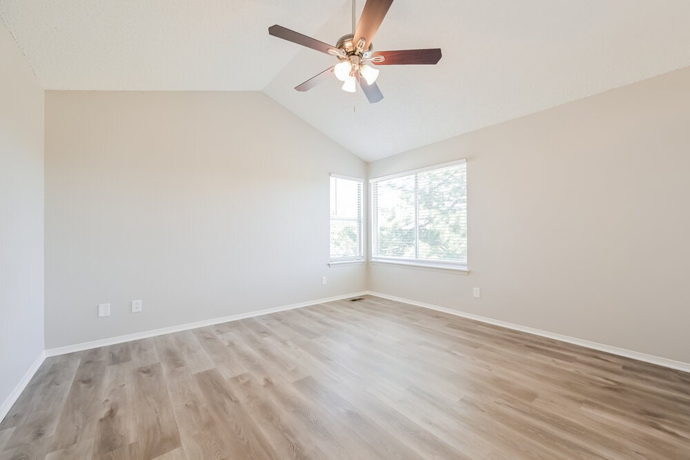 Building Photo - 5800 S Rock Creek Dr