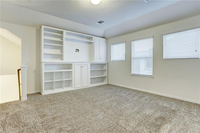 Building Photo - 549 Palmilla St