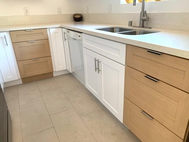new modern cabinets - 11138 Aqua Vista St