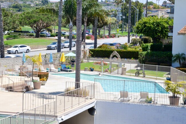Building Photo - Dream Coastal 2 bedroom Condo Offering Ocean view & Breezes, Fairway Views & Luxury Comfort!