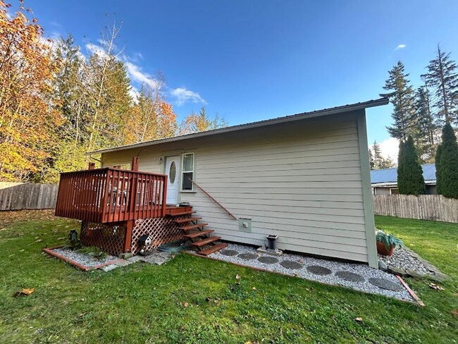 Building Photo - Two Bedroom, 1 Bath Home for Rent in Maple...