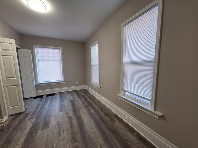 Building Photo - Spacious lower level 2 bedroom