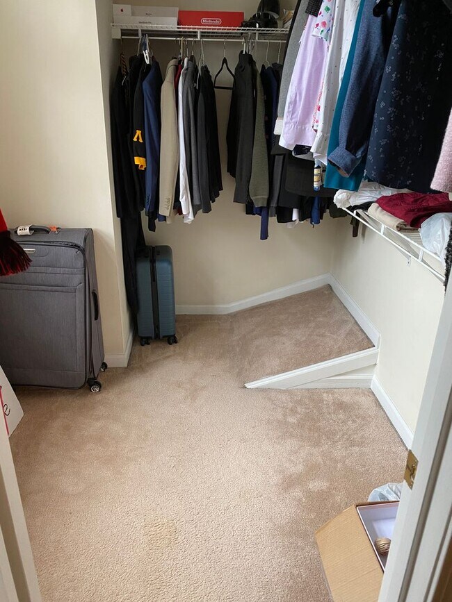 Building Photo - Wonderful 3 bedroom/2.5 bathroom House with 2 Car Garage in Snapfinger!