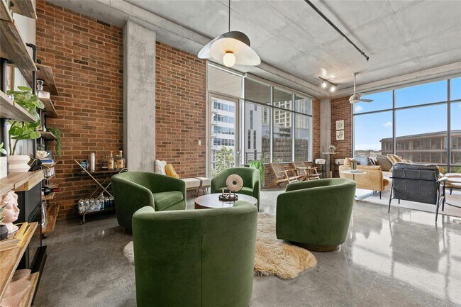 Building Photo - 800 W 5th St