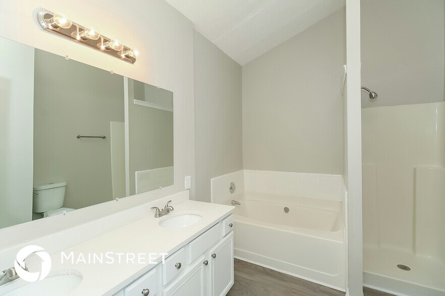 Building Photo - 6695 Emerald Pointe Cir