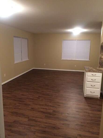 Building Photo - 221 Mitchell St