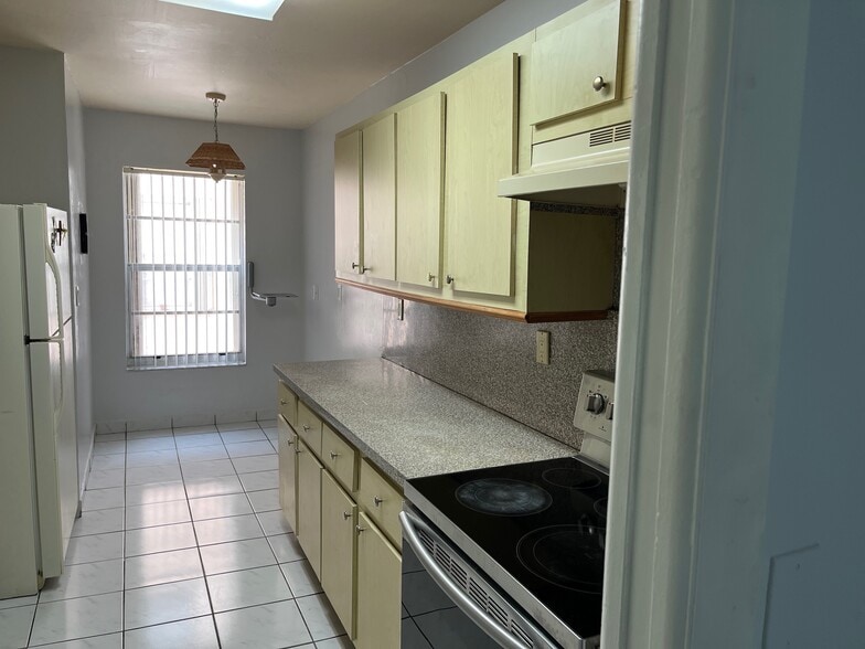 Primary Photo - 7355 W 4th Ave