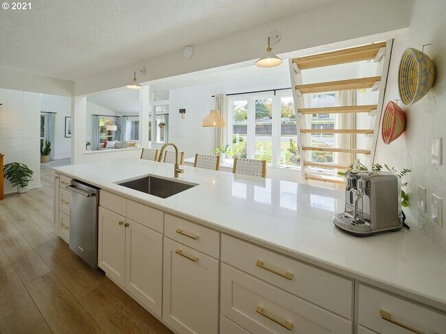 Building Photo - 1641 NW 31st Ave