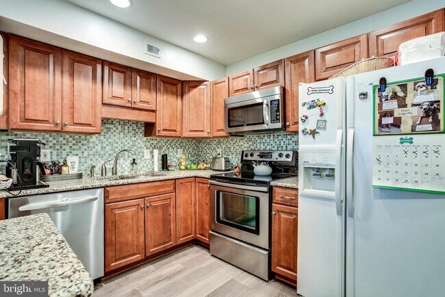 Building Photo - 546 Azalea Dr