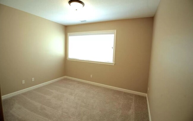 Building Photo - Centennial Pointe West