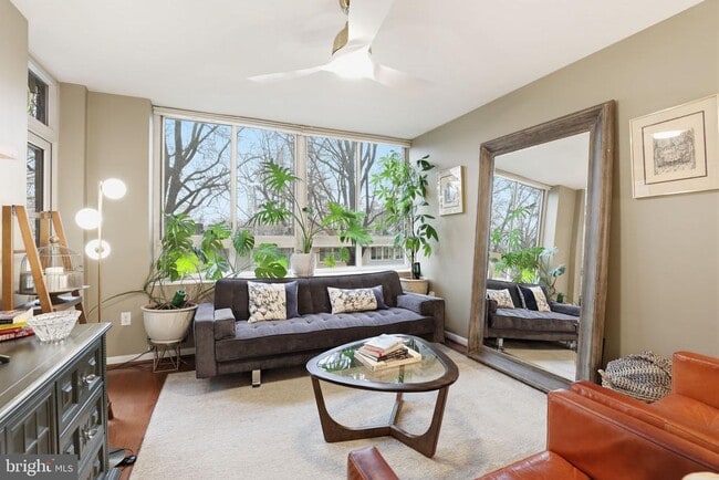 Building Photo - 350 G St SW