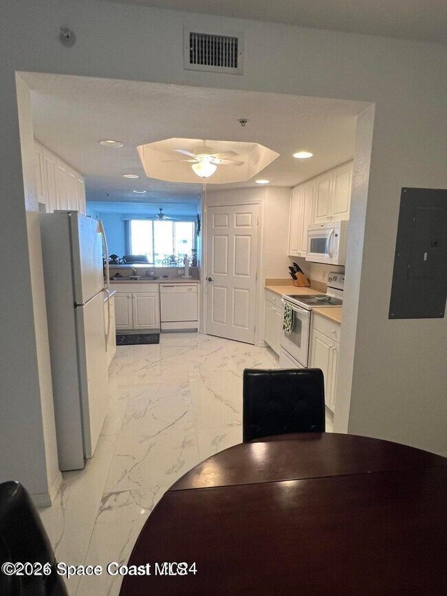 Building Photo - 8871 Lake Dr