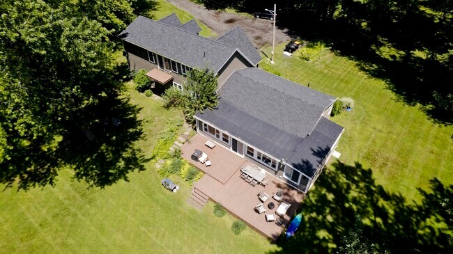 Building Photo - 30 Cove Island Rd