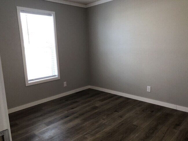 Building Photo - 1801 W 92nd Ave