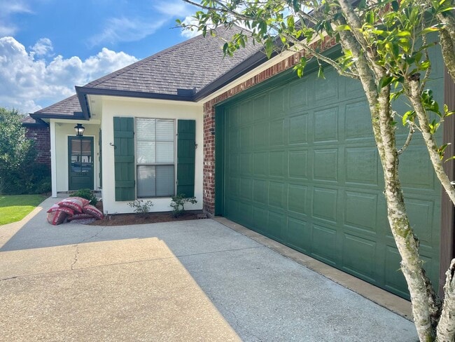 Building Photo - GEISMAR, right across 74 from Dutchtown Schools!  3br/2ba