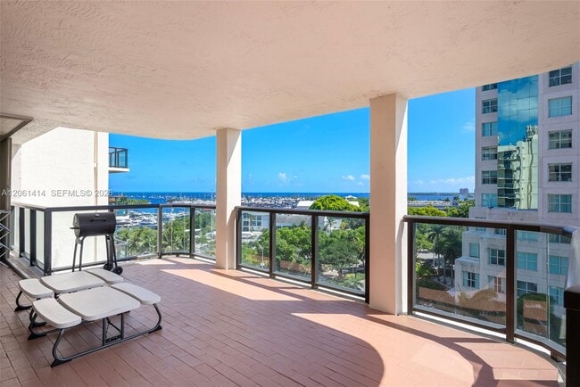 Building Photo - 2575 S Bayshore Dr