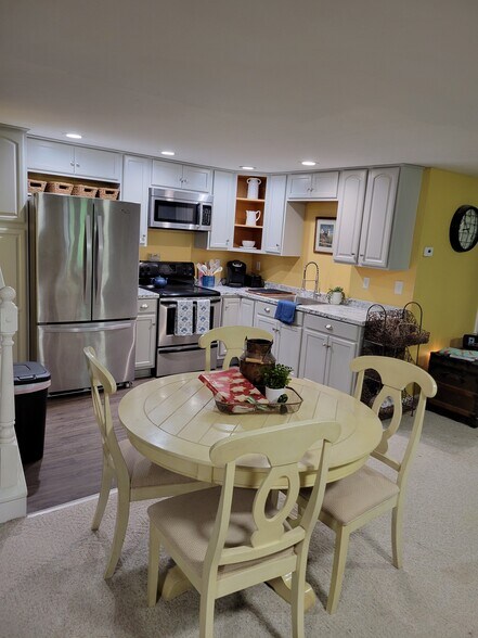 Full size Kitchen - 60 Milliken Mills Rd