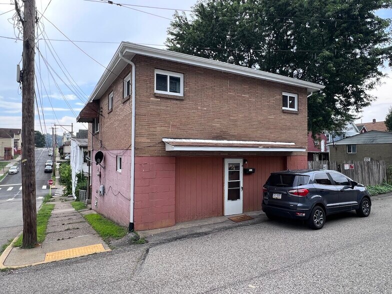 Building Photo - 609 8th St
