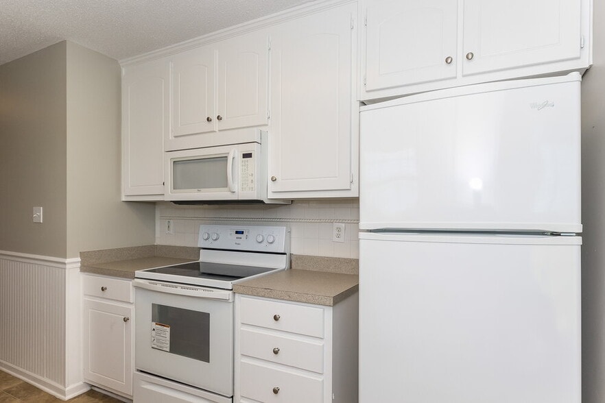 Building Photo - 1136 Larkspur Dr