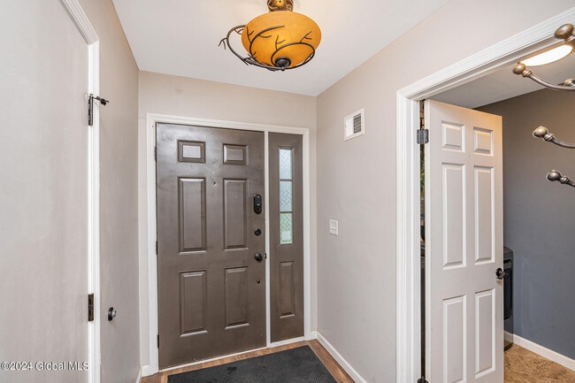 Building Photo - 15 Stirrup Dr