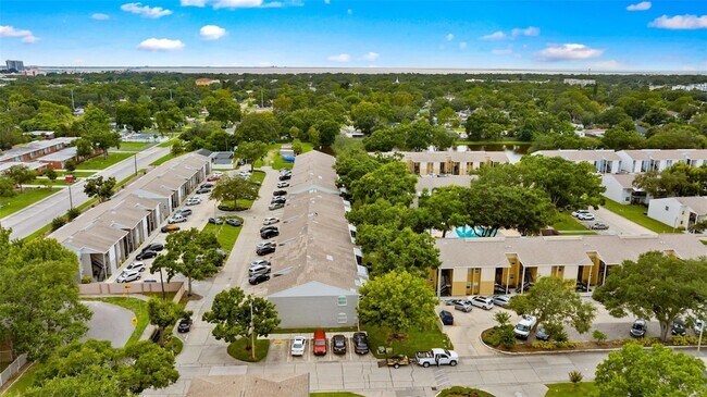 Building Photo - 4507 S Oak Dr
