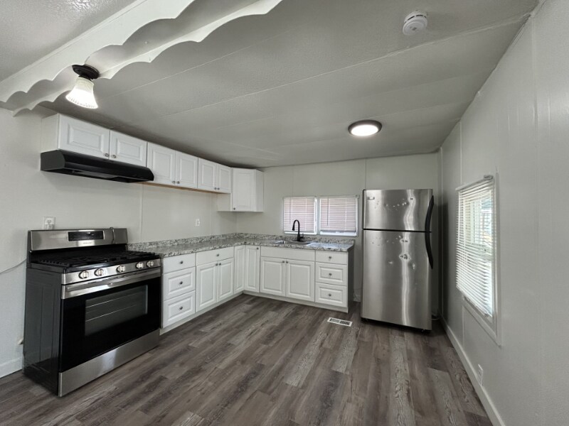 Building Photo - 500 S Main St