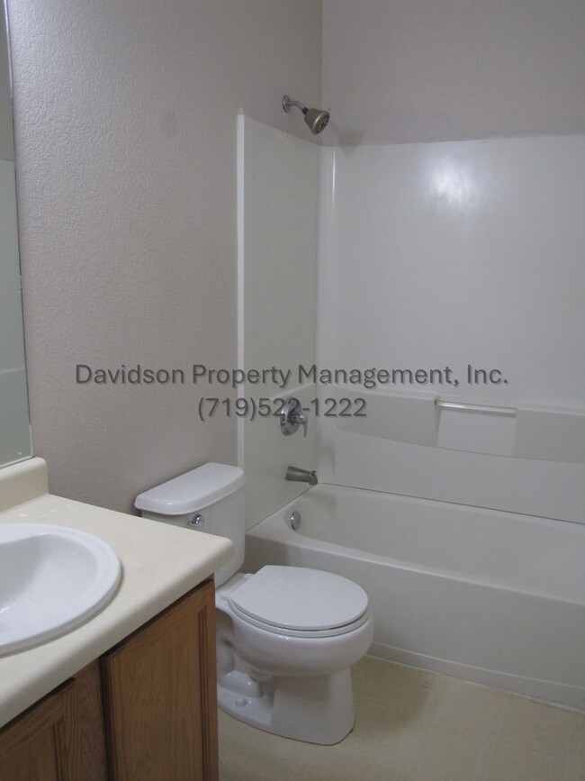Building Photo - Great 3 Bedroom Condo the Briargate Area