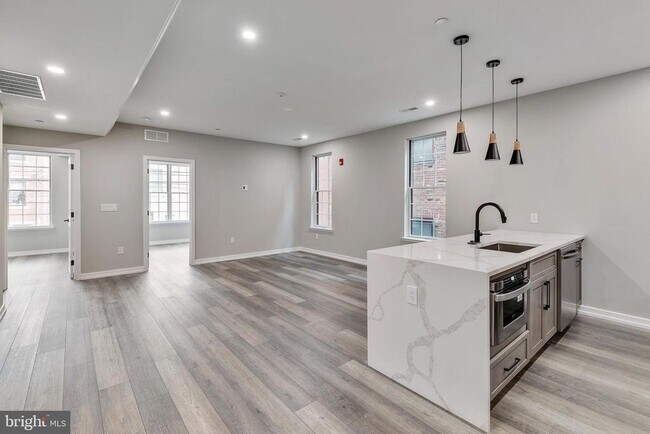 Building Photo - 752 S 16th St