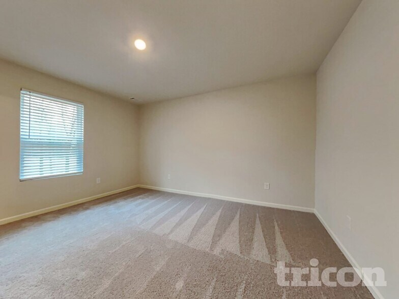 Building Photo - 527 Dayspring Dr