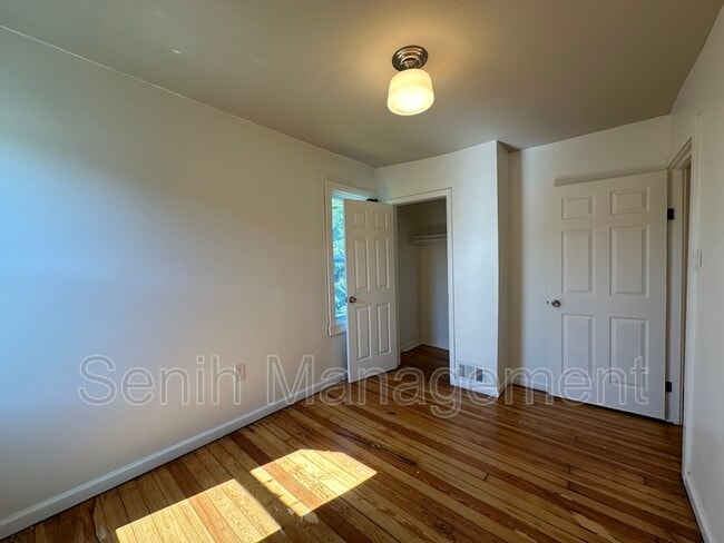 Building Photo - 421 Chandler St