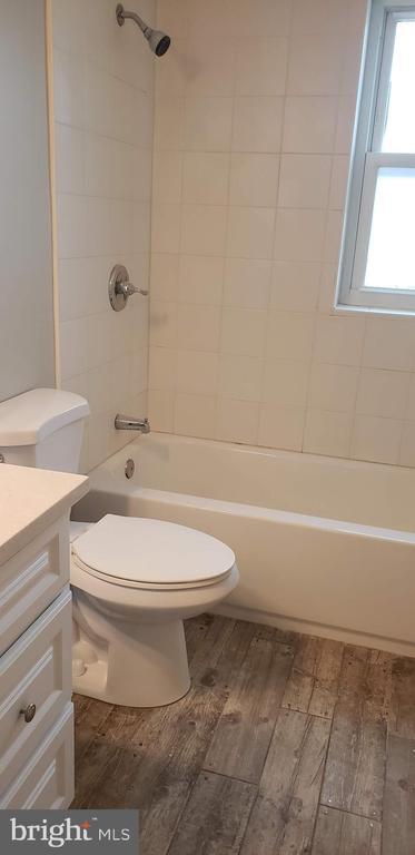 Building Photo - 1103 Morse St NE