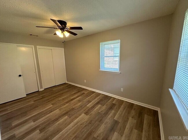Building Photo - 7409 Skylark Dr
