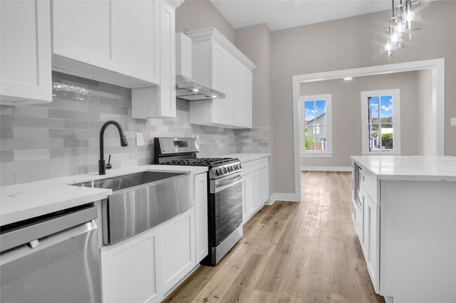 Building Photo - 614 11th St