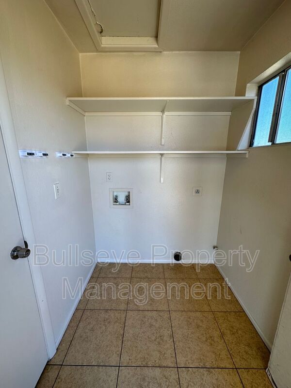 Building Photo - 9623 N 70th Dr