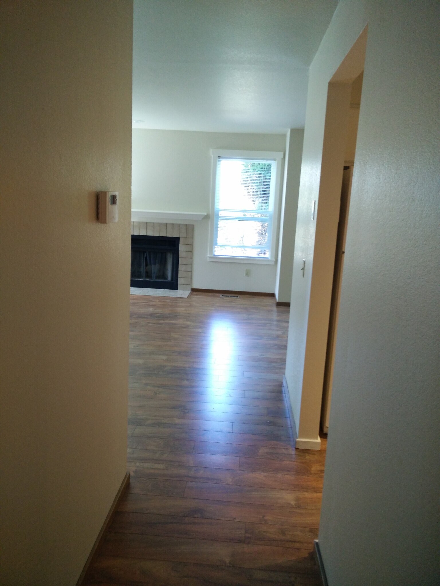 Livibg room - 12719 NE 83rd Ct