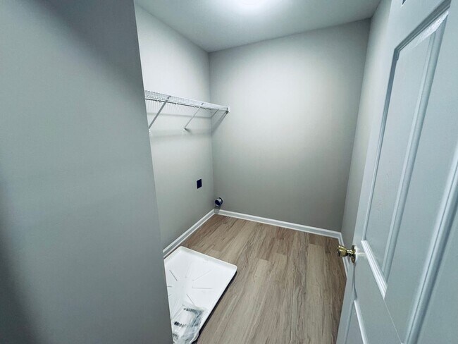 Building Photo - 7136 Roaming Path Ct